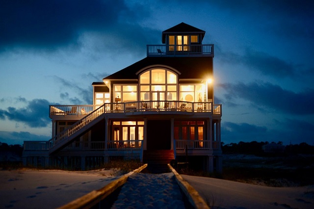 Skywalk Lodge Gulf Shores rental in Fort Morgan is the perfect spot for your next family reunion